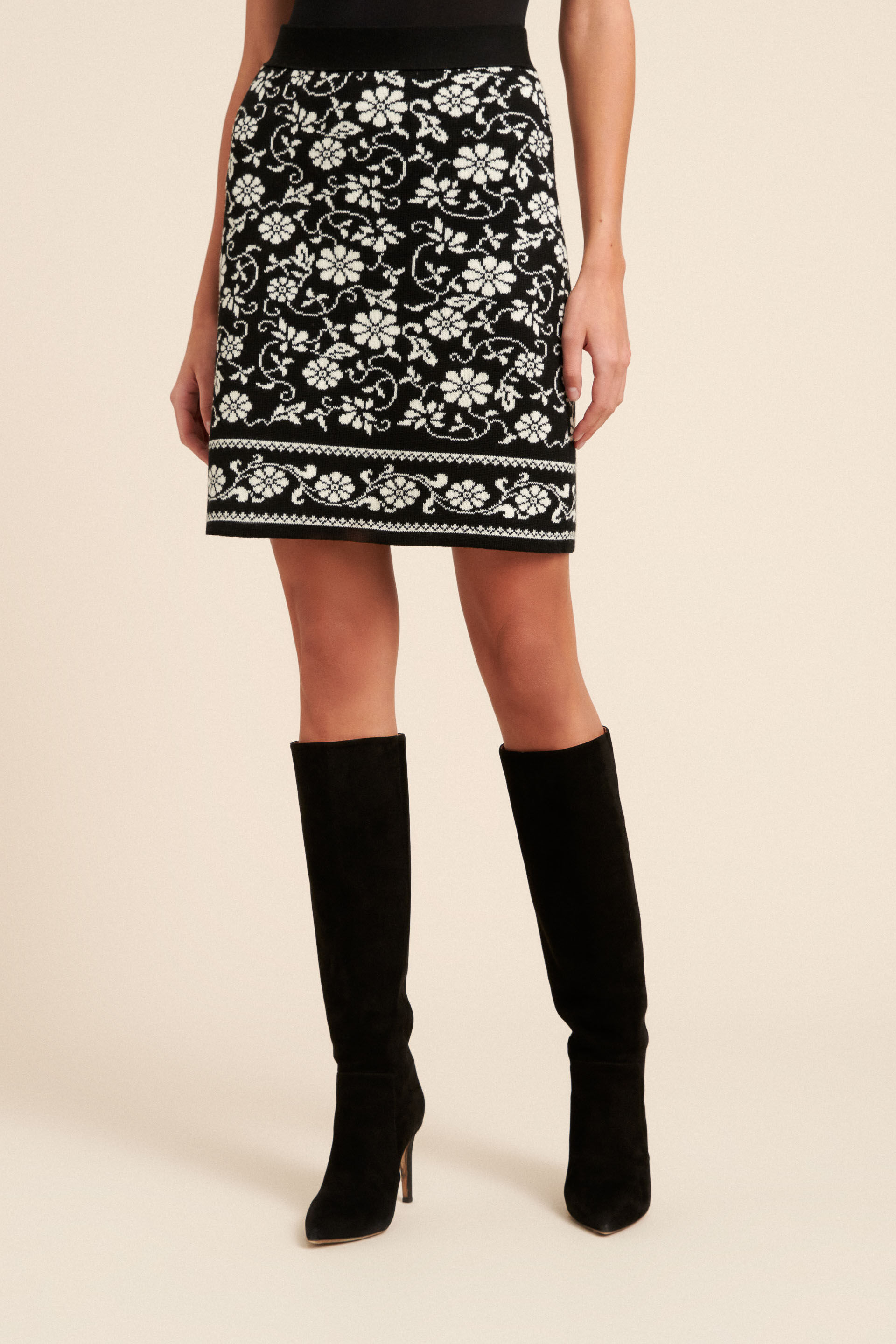 Knit skirt with flowers