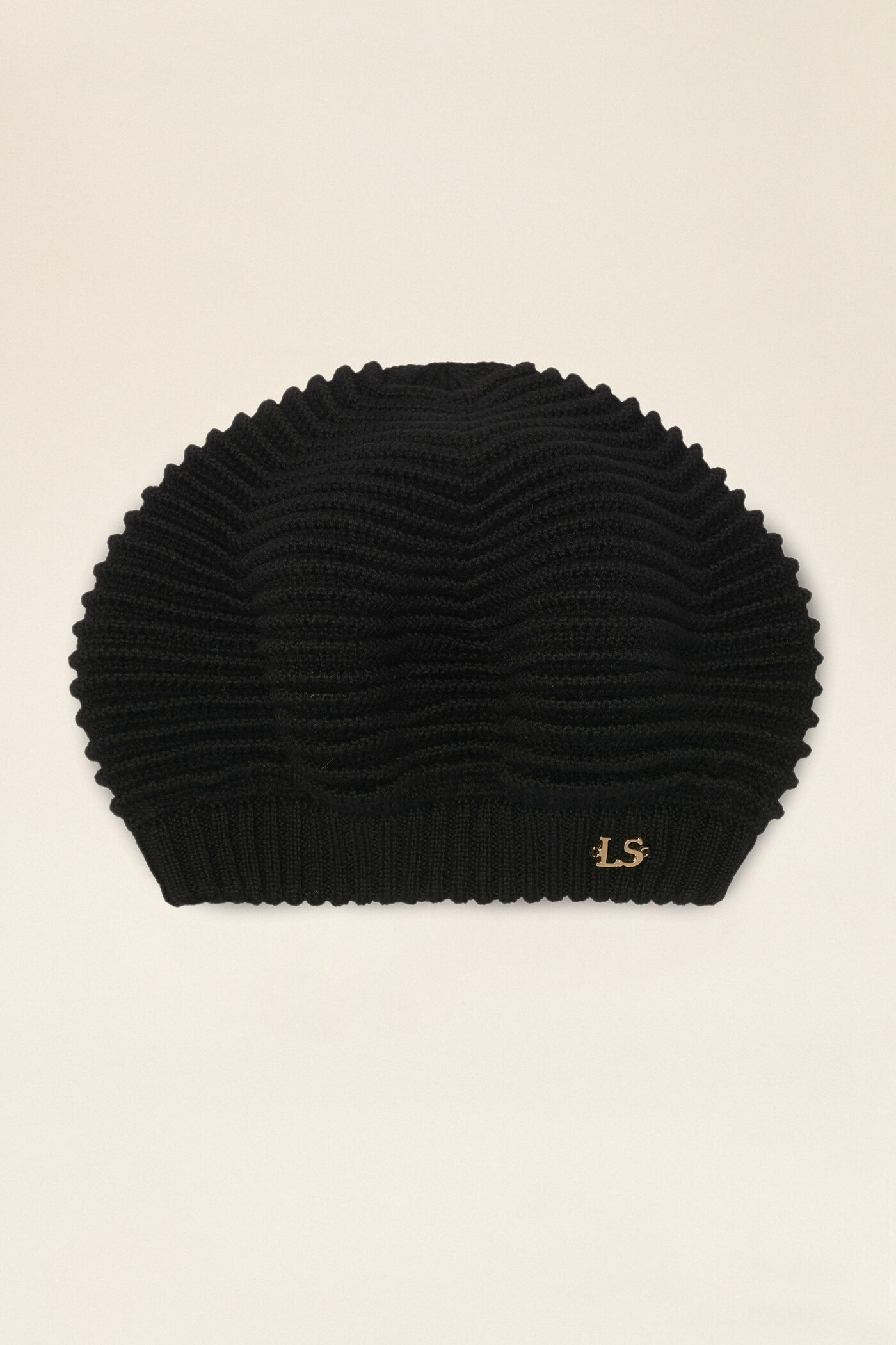 black knitted beret