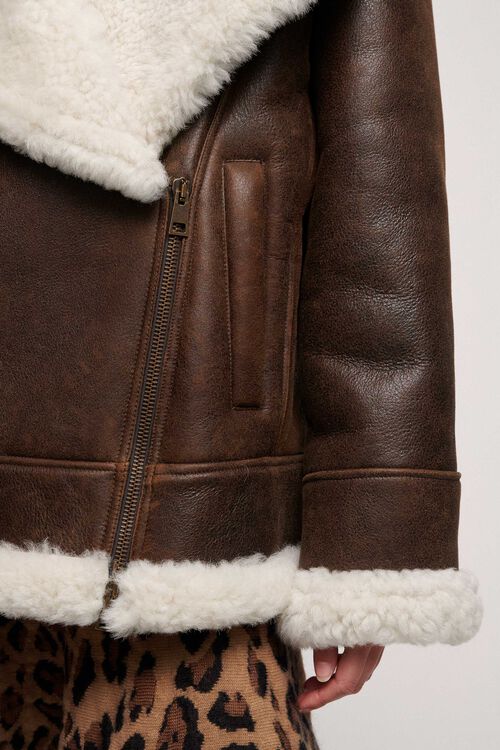 Split, brown, large image number 2