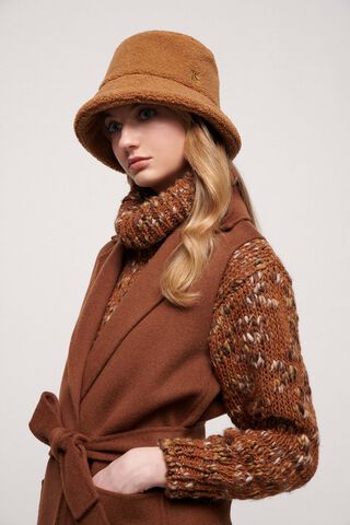 Sula, brown, large image number 2