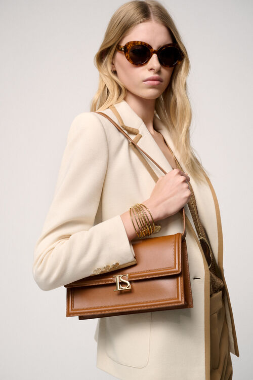 Iri, brown, large image number 6