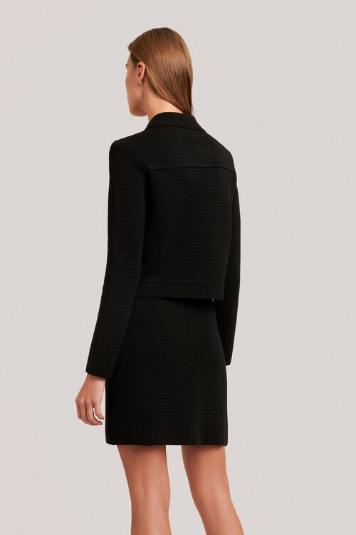 Magone, black, large image number 1